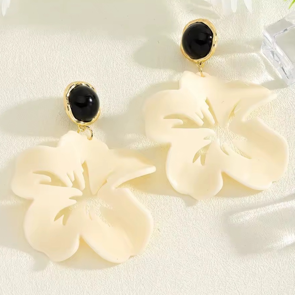 Zara Exaggerated Acrylic Flower Dangle Earrings - Picture 6 of 9